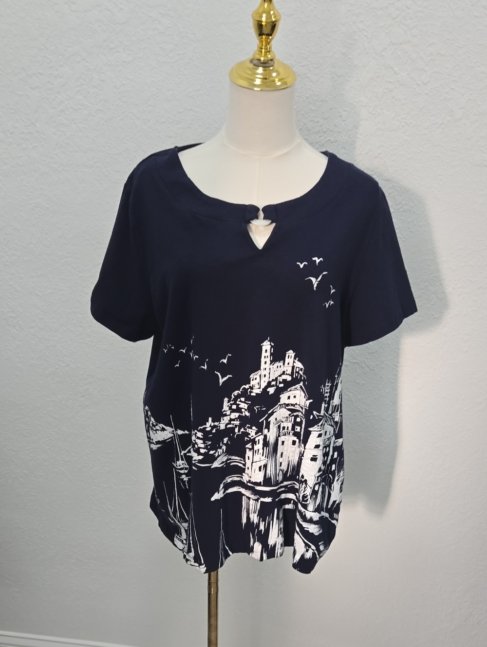 NWOT Alfred Dunner Navy White Scenic Keyhole Short Sleeve Top